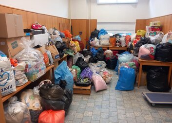 Obnovujeme příjem věcí do střediska materiální pomoci